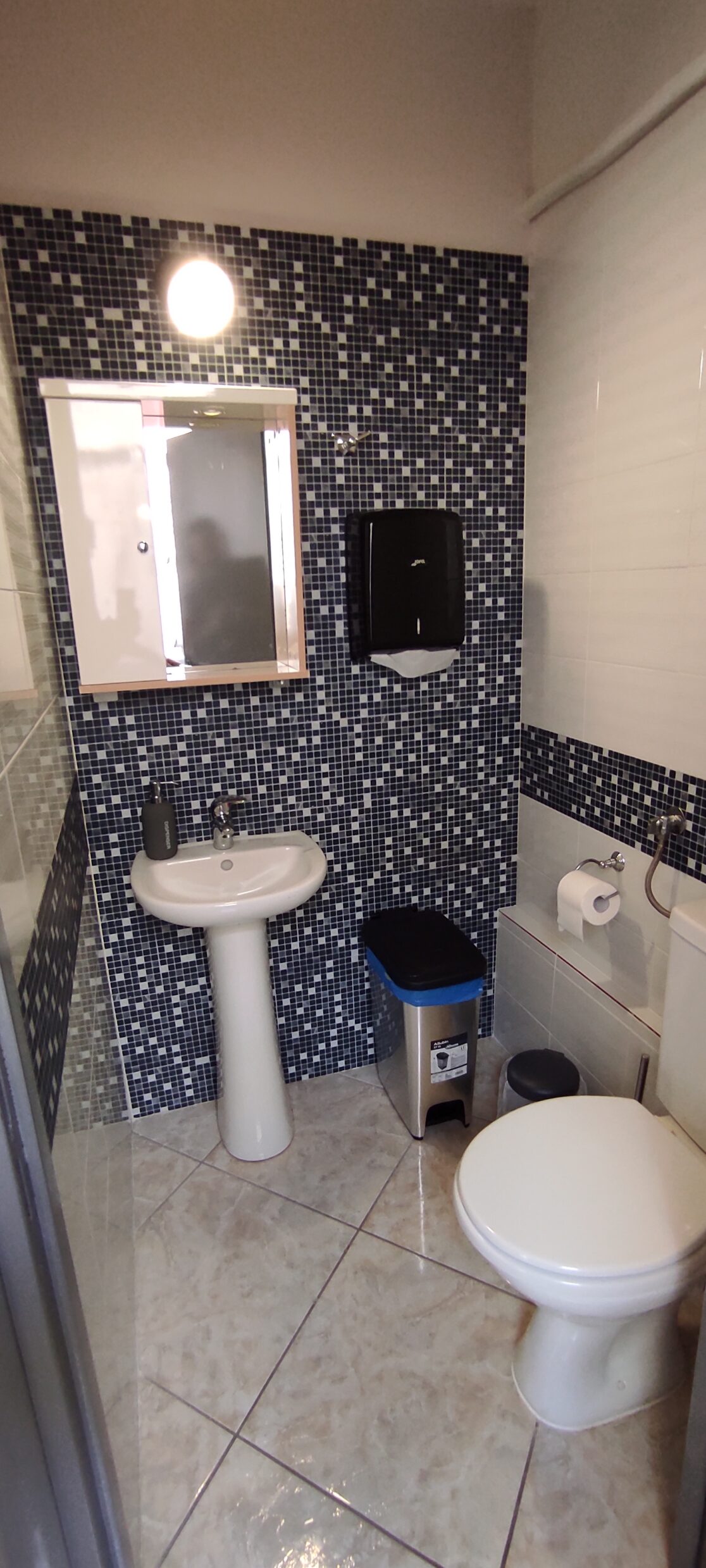 Αυτοκόλλητα κάλυψης τοίχου